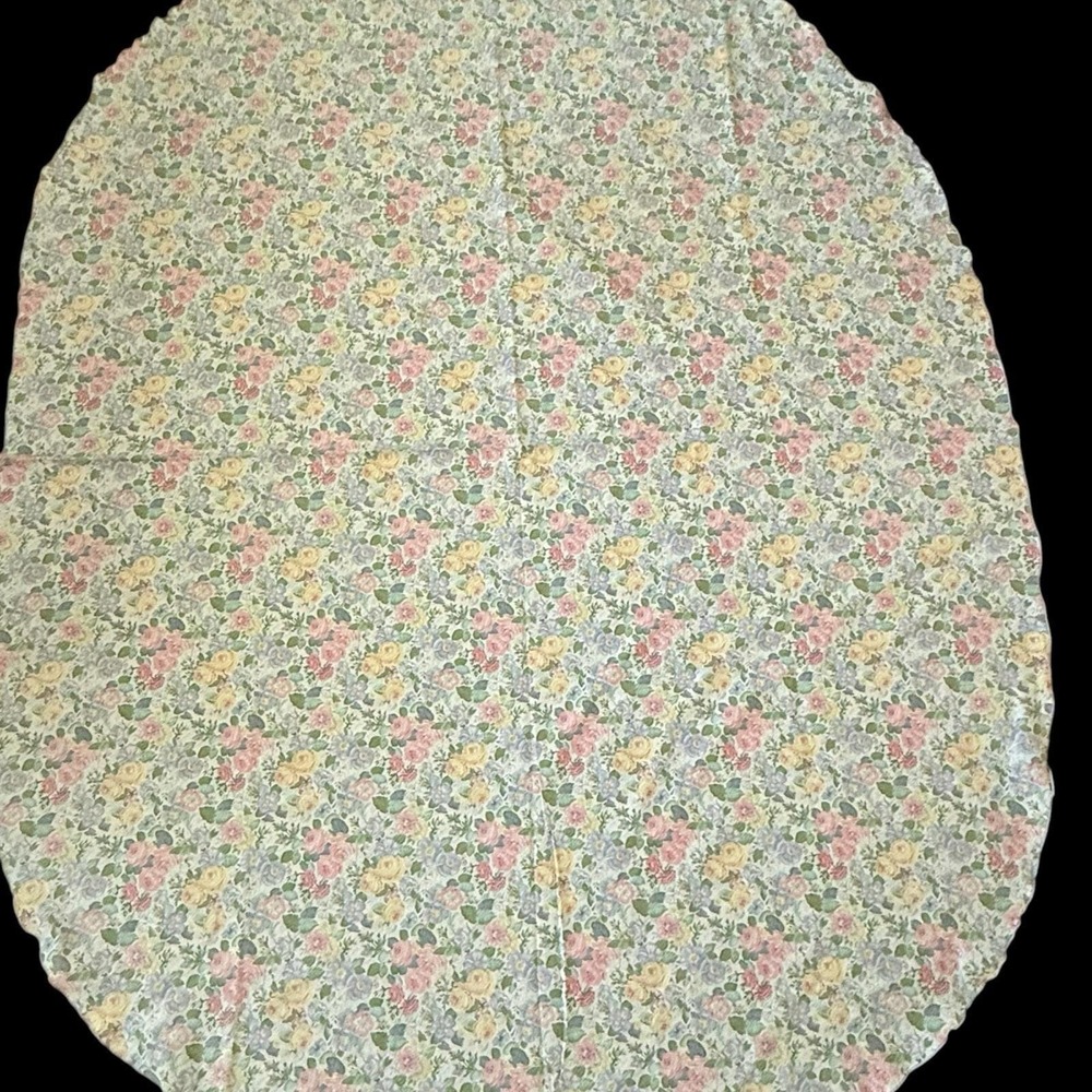 Vintage Laura Ashley Oval Tablecloth Cottagecore Floral Rose Chintz 76 x 56 - Picture 12 of 16